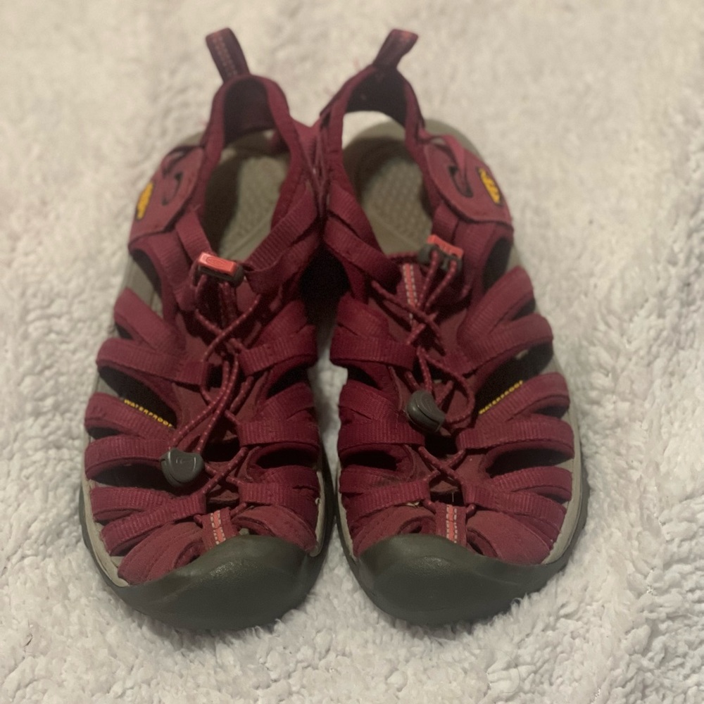 Keen wine size 9 sandals